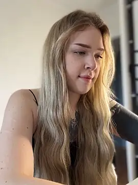 Snapshot of elliss_ chatting on September 17, 2025, 6:15 am elliss online show from September 17, 2025, 6:15 am