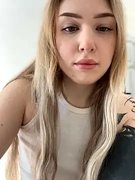 Snapshot of elliss_ chatting on September 30, 2025, 7:13 am elliss online show from September 30, 2025, 7:13 am