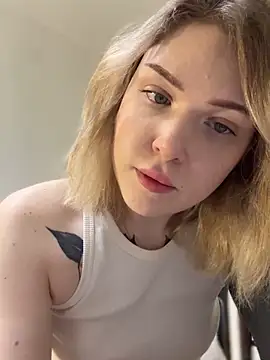 Snapshot of elliss_ chatting on October 24, 2025, 3:08 pm elliss online show from October 24, 2025, 3:08 pm