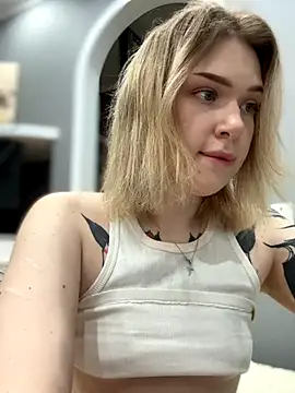 Snapshot of elliss_ chatting on October 30, 2025, 1:23 pm elliss online show from October 30, 2025, 1:23 pm