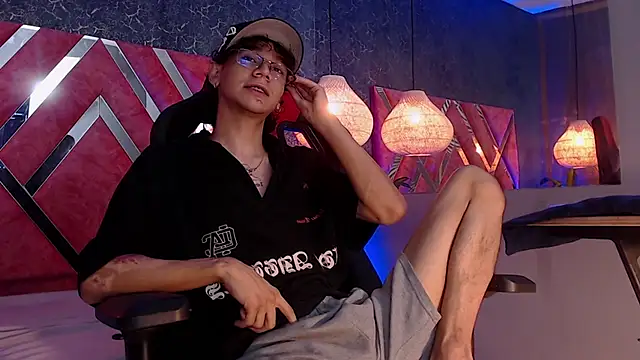 BoyToy 6 online show from September 9, 2025, 4:56 am