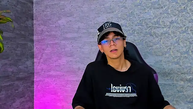 BoyToy 6 online show from September 10, 2025, 5:07 am