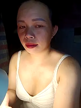 Snapshot of KumChyn chatting on September 23, 2025, 12:19 pm KumChyn online show from September 23, 2025, 12:19 pm