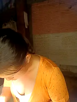 Snapshot of KumChyn chatting on October 7, 2025, 7:05 am KumChyn online show from October 7, 2025, 7:05 am