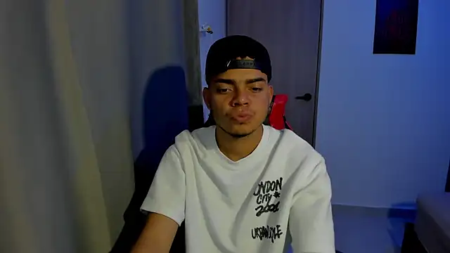 Axel-Latin-Boy online show from September 16, 2025, 2:23 am