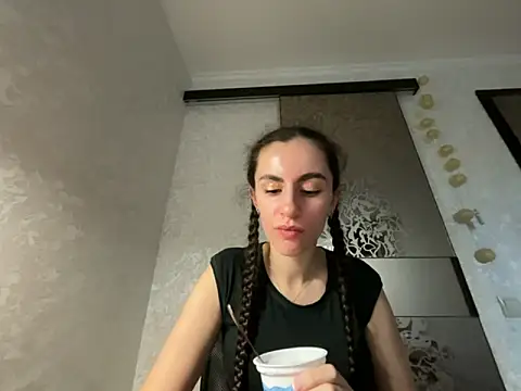 my Khaleesi online show from September 11, 2025, 1:00 pm