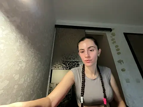 my Khaleesi online show from September 12, 2025, 10:48 am