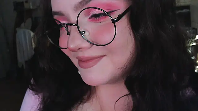 EmillyBones online show from September 19, 2025, 7:14 pm