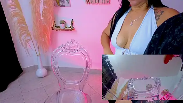 VioletaMedusa online show from October 17, 2025, 2:08 pm