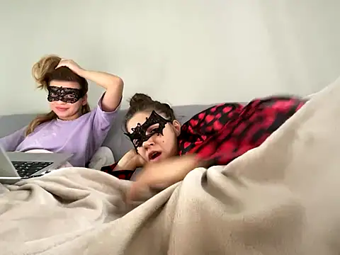 Snapshot of fluff_twinss chatting on October 16, 2025, 12:50 pm fluff twinss online show from October 16, 2025, 12:50 pm