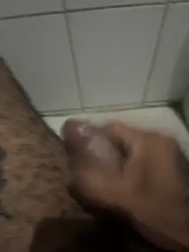 Snapshot of FromVnz chatting on November 4, 2025, 1:21 pm FromVnz online show from November 4, 2025, 1:21 pm