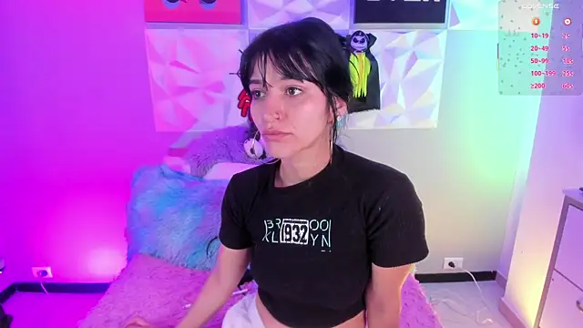 LindaWz  online show from October 28, 2025, 3:54 am