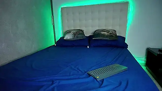 Snapshot of DionKnox chatting on November 8, 2025, 6:46 am DionKnox online show from November 8, 2025, 6:46 am