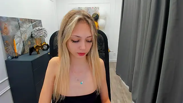 EmilyGraydis online show from May 10, 2026, 3:33 am