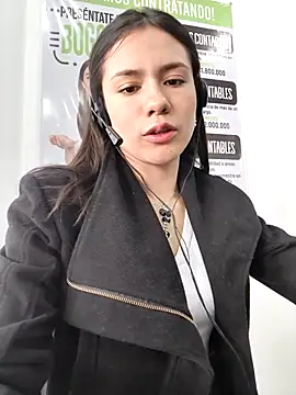 CHARLOTTE  05 online show from November 13, 2025, 12:26 pm