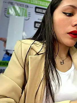 CHARLOTTE  05 online show from January 15, 2026, 12:10 pm