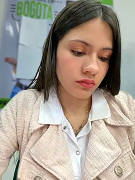 CHARLOTTE  05 online show from February 4, 2026, 12:22 pm