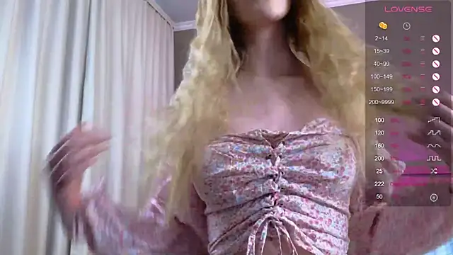 Snapshot of MollyDollz chatting on September 20, 2025, 2:51 pm MollyDollz online show from September 20, 2025, 2:51 pm