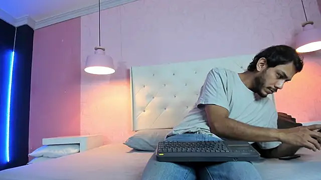 Boss Domiinator online show from May 1, 2026, 11:37 am