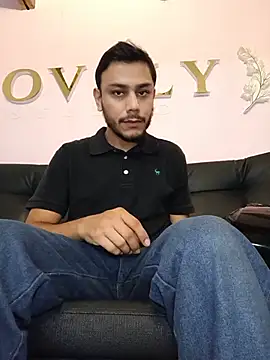 Snapshot of Boss_Domiinator chatting on July 15, 2026, 12:43 pm Boss Domiinator online show from July 15, 2026, 12:43 pm