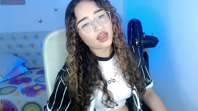 Snapshot of sasha_17_ chatting on September 15, 2025, 3:23 pm sasha 17 online show from September 15, 2025, 3:23 pm