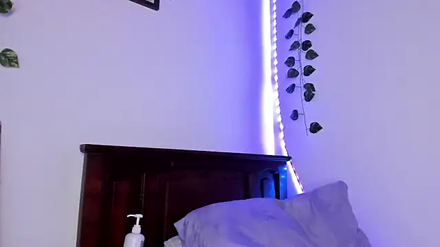 Snapshot of Michluxe_69 chatting on October 4, 2025, 4:21 am Michluxe 69 online show from October 4, 2025, 4:21 am