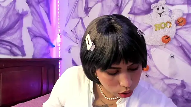 Snapshot of Michluxe_69 chatting on October 10, 2025, 11:48 pm Michluxe 69 online show from October 10, 2025, 11:48 pm