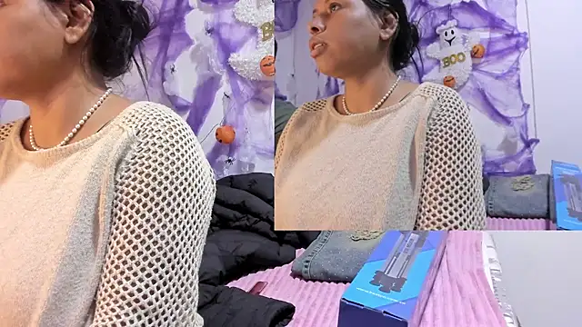 Snapshot of Michluxe_69 chatting on October 17, 2025, 12:01 am Michluxe 69 online show from October 17, 2025, 12:01 am