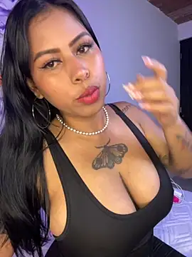 Snapshot of Michluxe_69 chatting on October 20, 2025, 11:49 pm Michluxe 69 online show from October 20, 2025, 11:49 pm