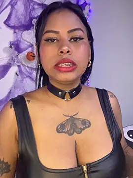 Snapshot of Michluxe_69 chatting on October 23, 2025, 11:24 pm Michluxe 69 online show from October 23, 2025, 11:24 pm