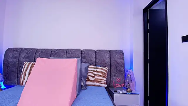 sweegirl69 online show from November 27, 2025, 11:56 am