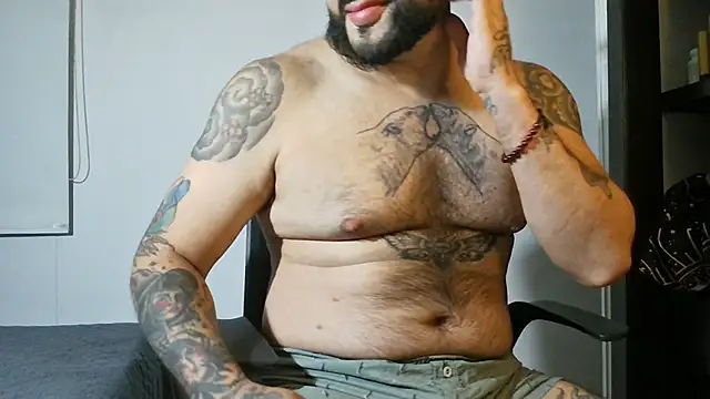 DaddyBear   online show from September 16, 2025, 12:44 am