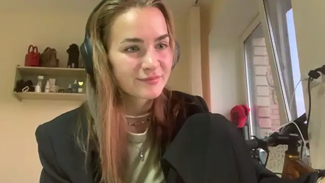 BunnyTiedeman online show from September 8, 2025, 3:33 pm