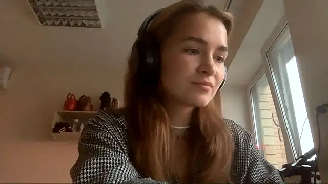 BunnyTiedeman online show from September 9, 2025, 3:22 pm