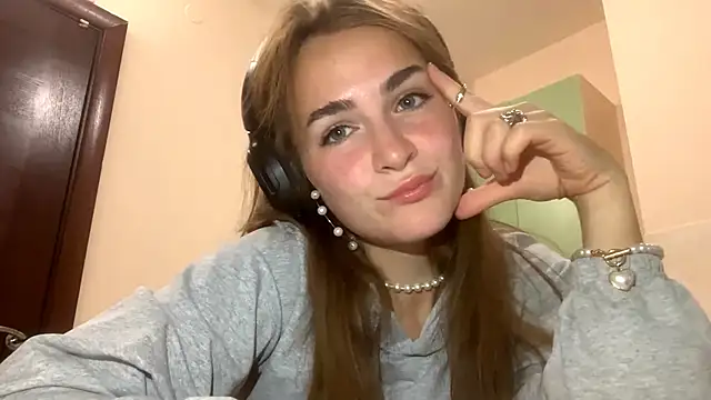 BunnyTiedeman online show from September 23, 2025, 7:06 pm