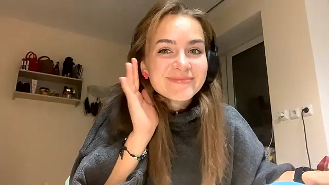 BunnyTiedeman online show from September 25, 2025, 5:49 pm