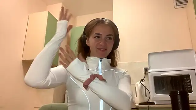 BunnyTiedeman online show from September 26, 2025, 6:12 pm