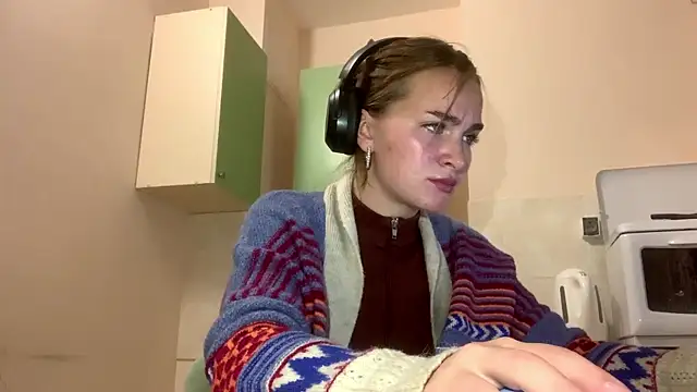 BunnyTiedeman online show from October 1, 2025, 5:41 pm