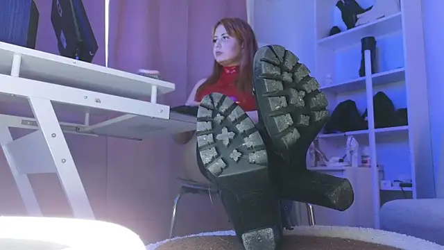 CruelSiren online show from December 19, 2025, 7:04 am