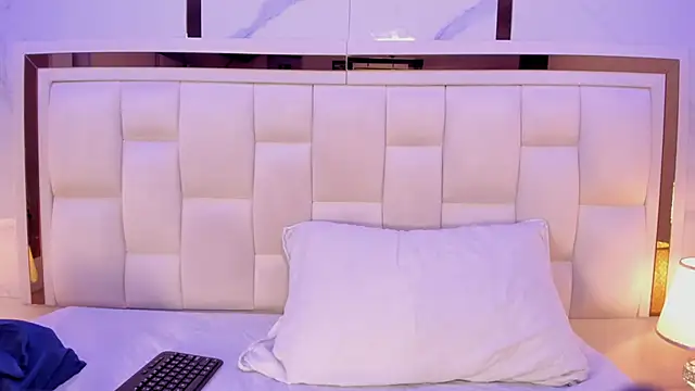 violet sm online show from December 2, 2025, 3:12 am