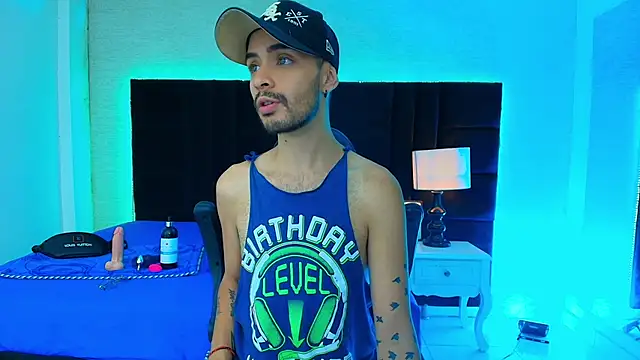 HairyDiamond  online show from September 17, 2025, 3:19 am