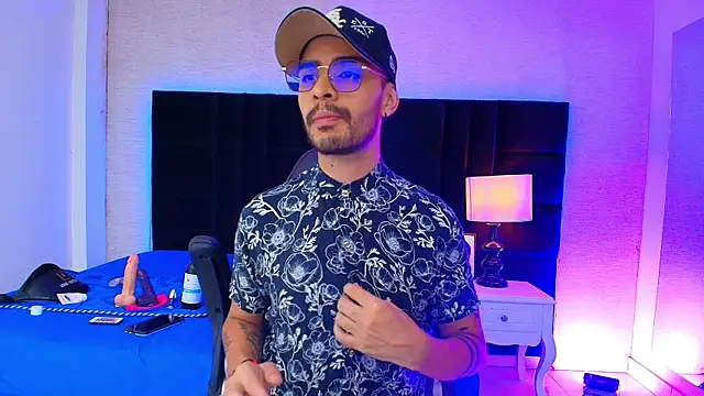 HairyDiamond  online show from September 18, 2025, 3:30 am