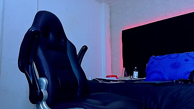 HairyDiamond  online show from October 20, 2025, 4:07 pm