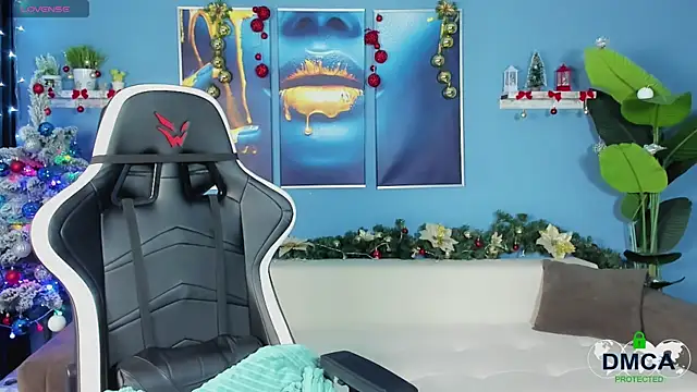 Roxy foxi online show from December 14, 2025, 1:11 am