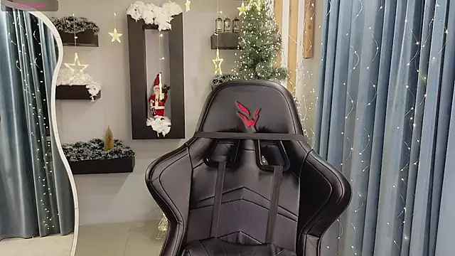 Roxy foxi online show from December 22, 2025, 8:11 am