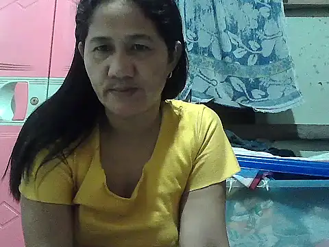 Snapshot of hotmama_063 chatting on October 3, 2025, 10:45 am hotmama 063 online show from October 3, 2025, 10:45 am