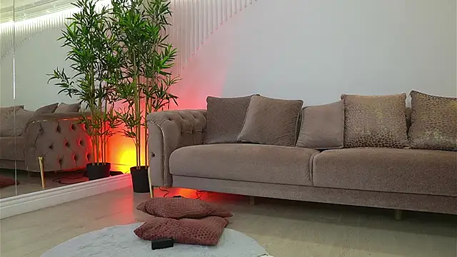 TifannyRay online show from May 16, 2026, 5:15 am