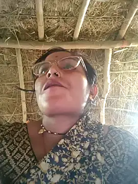 Snapshot of LUCKY_cut chatting on October 8, 2025, 3:04 am LUCKY cut online show from October 8, 2025, 3:04 am