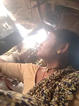 Snapshot of LUCKY_cut chatting on October 24, 2025, 2:41 am LUCKY cut online show from October 24, 2025, 2:41 am