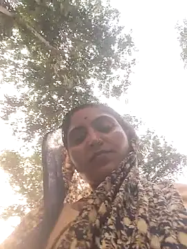 Snapshot of LUCKY_cut chatting on October 25, 2025, 11:29 am LUCKY cut online show from October 25, 2025, 11:29 am